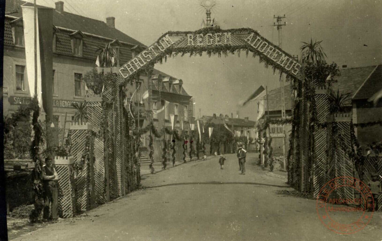 [Manifestation religieuse à Aumetz vers 1920]