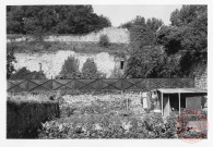 Mur d'enceinte du château côté Est, depuis les jardins rue du Monseigneur Pelt