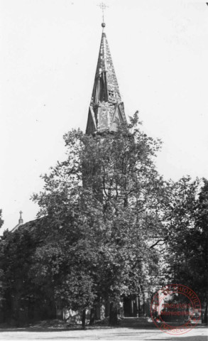 Guerre 1939-1945. Le clocher de l'église protestante après les bombardements