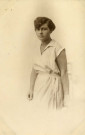 [Photographie d'une jeune femme]