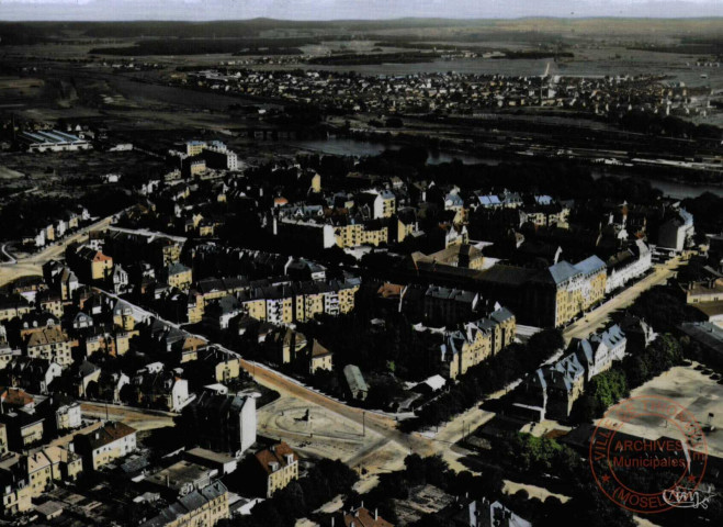 Thionville (Moselle) - Vue aérienne - Avenue Clémenceau et Place Victor Hugo