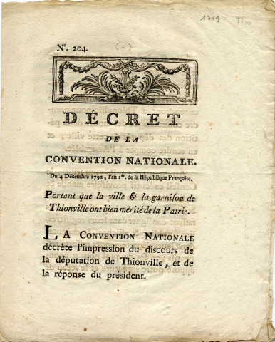 Décret de la Convention Nationale portant que la Ville de Thionville a bien mérité de la Patrie, papier, 2 f°, impr. à Nimes chez C. Belle, 1793.dim. 27x 21,5 cm.