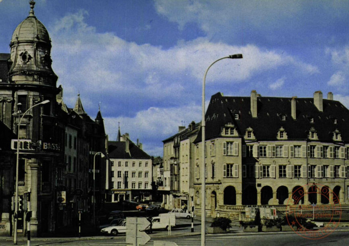 Thionville - Hôtel de ville et Rue du Pont