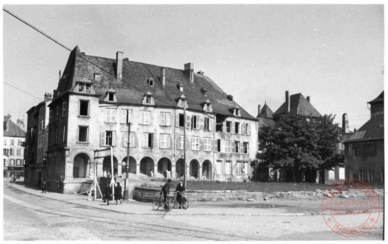 L'hôtel de ville après les bombardements. Guerre 1939-1945