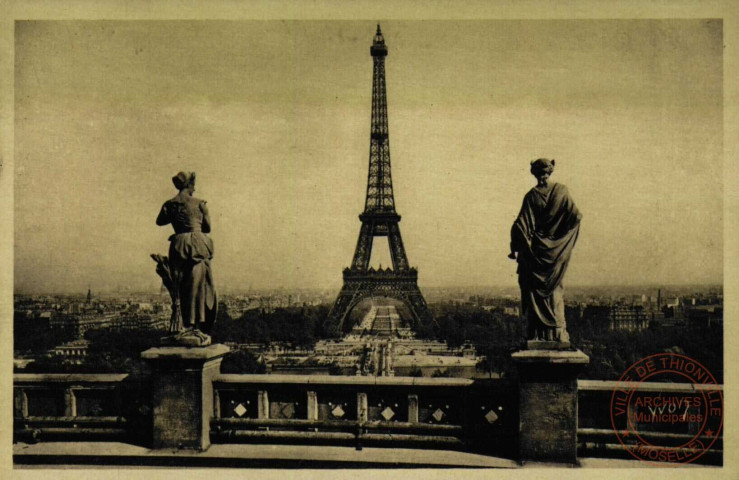 La Tour Eiffel vue des Terrasses du Trocadéro.