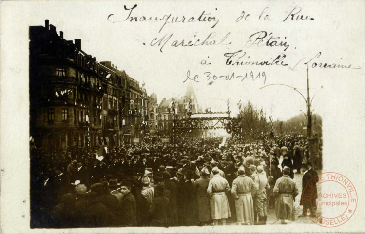 Inauguration de la Rue Maréchal Pétain à Thionville (Lorraine) le 30 janvier 1919