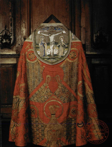 Metz (Moselle) - Cathèdrale Saint-Etienne - Trésor:'Chape de Charlemagne'(XIIe siècle) - Détail : aigle impérial, broderie d'or