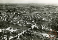 En Touraine. Saint-Aignan-sur-Cher (Loir et Cher). Vue aérienne: La Plage ,La Ville et le Château.