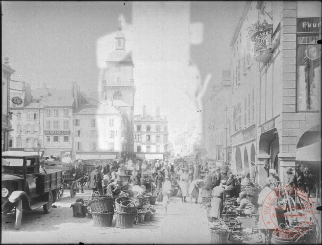 La place du Marché un jour de marché