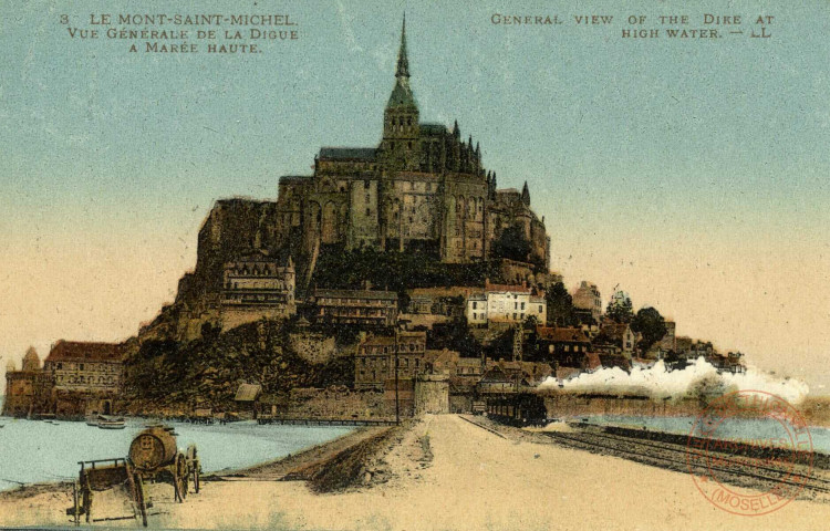 Le Mont-St-Michel. Vue Générale de la Digue a la marée Haute.