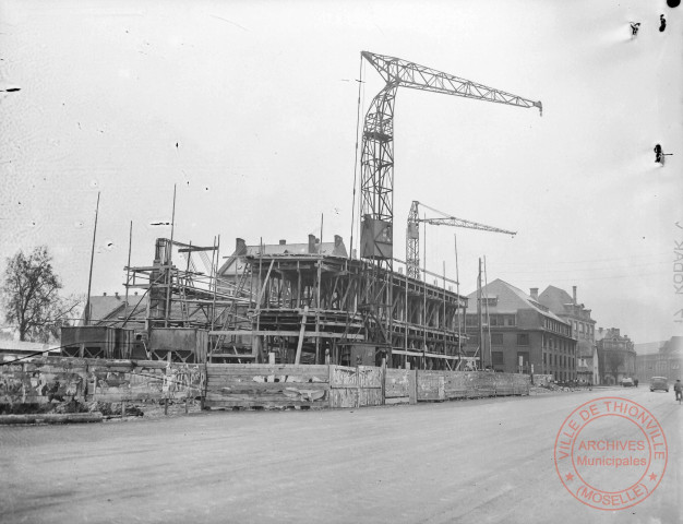 [Construction du cinéma le Paris, boulevard Foch]