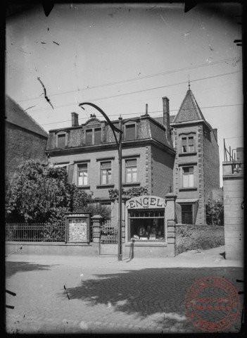 [Studio photographique A. Engel, rue nationale à Basse-Yutz (actuelle avenue des Nations)]