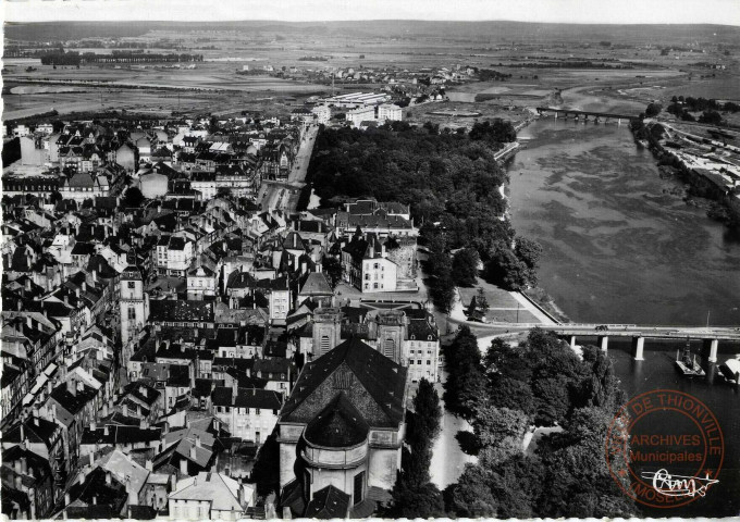 Thionville (Moselle) - Vue aérienne - Le Centre et les bords de la Moselle