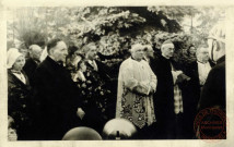 [Fête de la Libération en 1945 en présence du maire de Thionville Henri Leonard et de l'évêque de Metz Joseph-Jean Heintz]