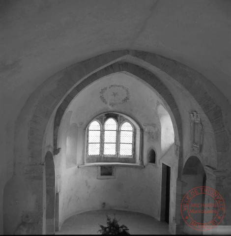 Église Saint-Quentin de Scy-Chazelles - A l'intérieur, le tombeau de Robert Schuman