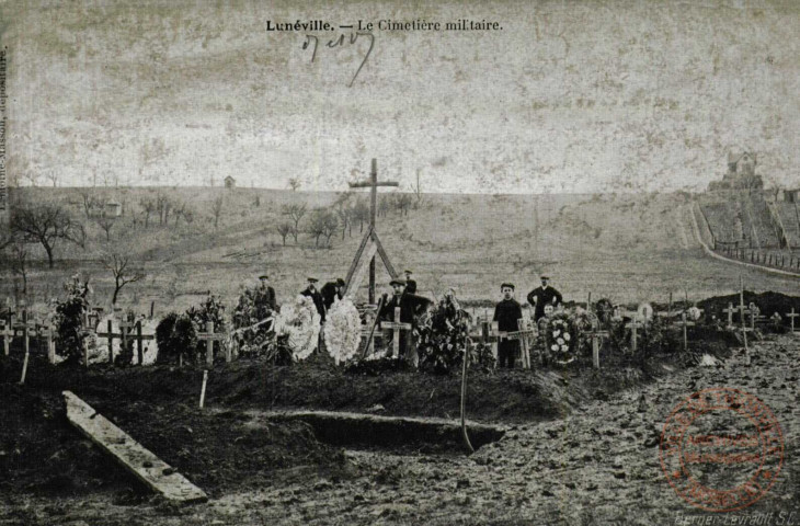 LUNEVILLE - Le Cimetière militaire