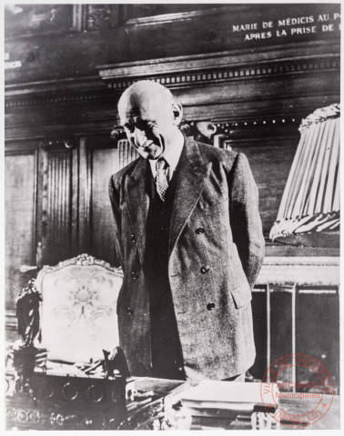 [Portrait de Robert Schuman dans son bureau du Quai d'Orsay à Paris lorsqu'il occupe le poste de ministre des Affaires étrangères du 26 juillet 1948 au 8 janvier 1953.]