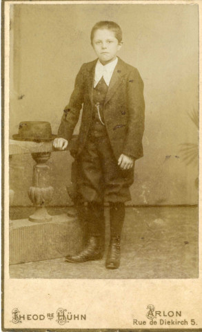 [Portraits de Charly Martha dans les années 1890]