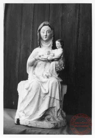 Statue de la Vierge à l'enfant située à la chapelle Notre-Dame de Rodemack