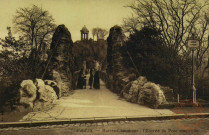 PARIS - Buttes-Chaumont : L'Entrée du Pont suspendu