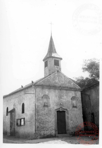Chapelle Saint-Luc (ou chapelle Saint-Fiacre), 54 Grand Rue à Dodenom (commune de Roussy-le-Village). Elle est datée de 1752. Les vitraux datent, quant à eux, de 1936. Elle est consacrée à Saint Fiacre, un moine herboriste du VIIème siècle