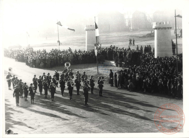 Fête de la Libération. Défilé boulevard Foch - 16 décembre 1944