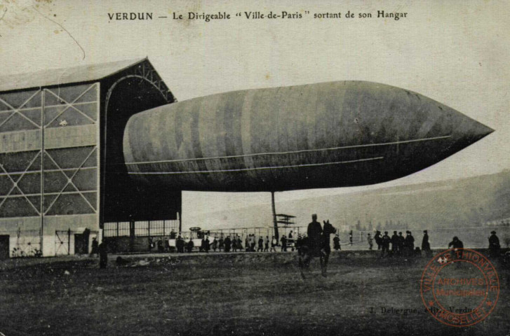 VERDUN - Le Dirigeable 'Ville-de-Paris' sortant de son Hangar