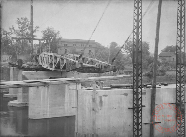 Le pont de 1846 sauté en 1940 et le tronçon provisoire construit en 1941