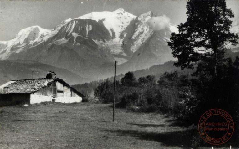 Combloux (Haute-Savoie) - Alt. 986m. - Vue sur le Mont Blanc (4807m.)