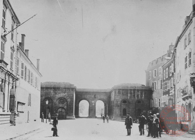 [Porte du Pont de la Moselle]