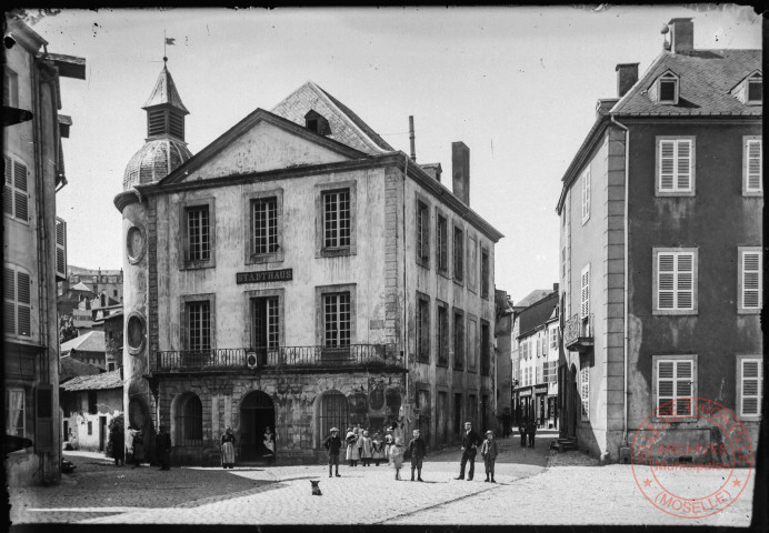 [L'Hôtel de ville de Sierck-les-Bains, place du Marché]