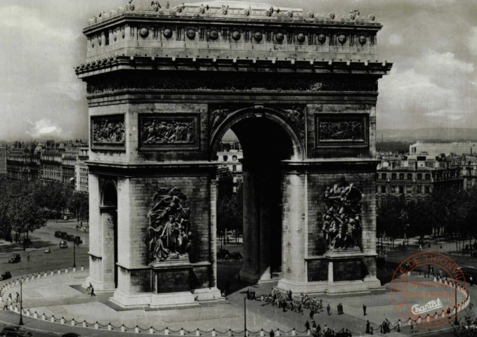 PARIS - La Place de l'Étoile, l'Arc de Triomphe