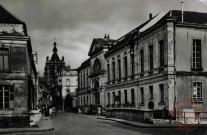 DOUAI, Le Palais de Justice et l'Eglise St -Pierre