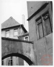 Cour du Château, ancienne maison des Raville, fenêtres à menaux et tympans (arc trilobé) - Thionville
