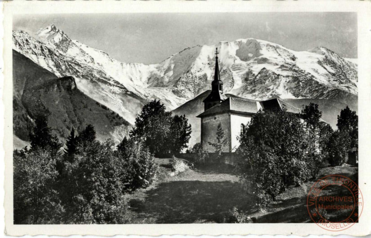 Saint-Nicolas de Véroce (Haute-Savoie) - L'Eglise, le Dôme de Miage (3680m.) et l'Aiguille de Bionnassay (4061m.)