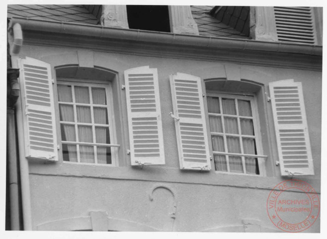 35 place du Marché, croisées de fenêtres au 3ème étage - Thionville