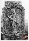 Reste d'un calvaire décapité daté vers 1700, sur le chemin rural menant au cimetière de Boust