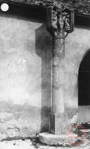 Bildstock XVIe du lavoir à Rodemack, place de la Fontaine