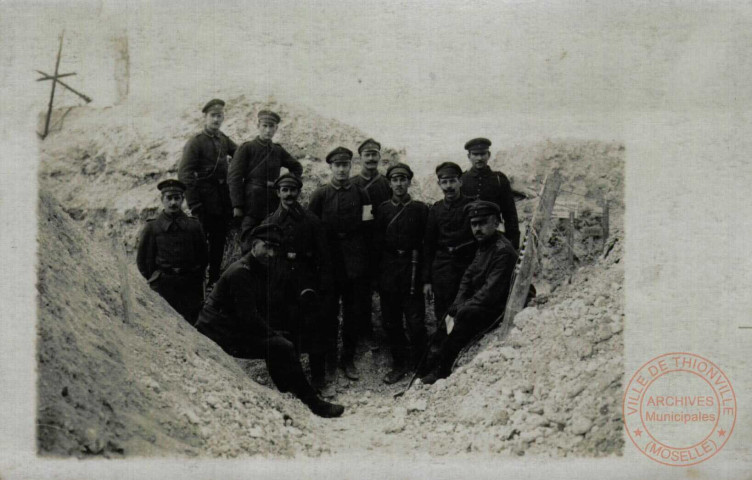 [Vue des tranchées - (Soldats allemands) - guerre de 1914-1918]