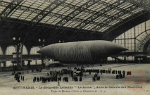 Paris - le dirigeable Lebaudy 'Le Jaune', dans la Galerie des Machines - Trajet de Moisson à Paris 55 kilomètres en 1h41