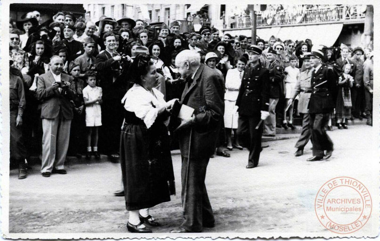 [Fêtes de la Libération de Colmar en 1946 - Personnalités Civiles non identifiées]