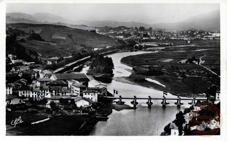 Behobie - Pont International sur la Bidassoa - Au fond, Irun (Espagne)