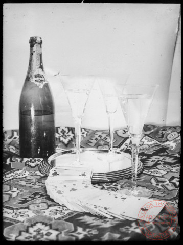 Table, bouteille, verre