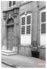Cour du Château, ancienne maison des Créhange-Pittange, porte sculptée (XVIIIe) - Thionville