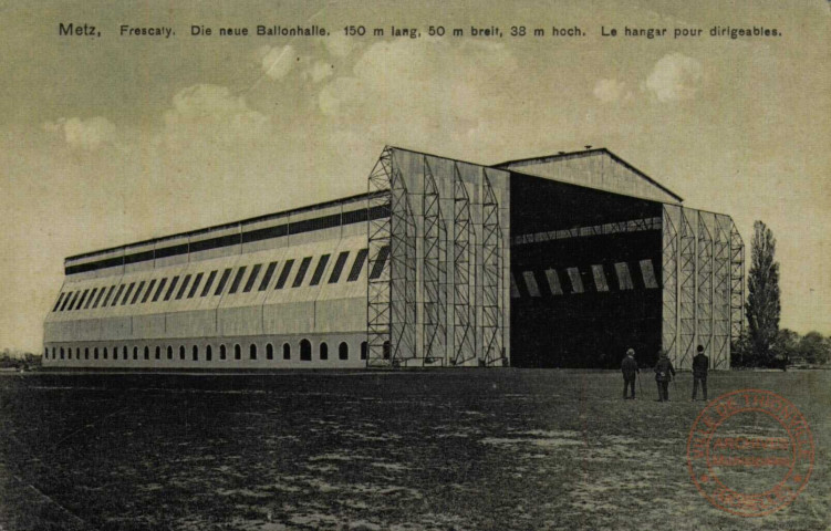 Metz, Frescaty - Die neue Ballonhalle. 150 m lang, 50 m breit, 38 m hoch./ Le hangar pour dirigeables.