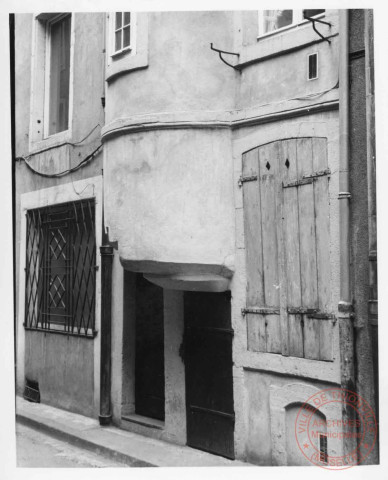 11 rue de la Tour, base de la tourelle XVIe et double porte - Thionville