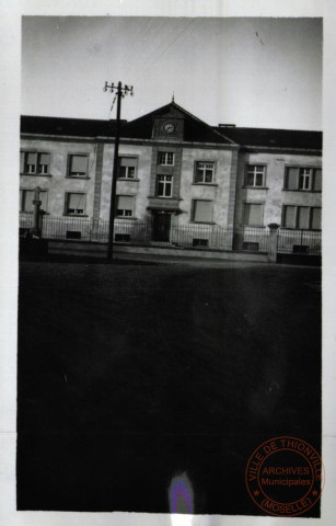 Guentrange - Rue Charles Abel - Eglise - Ecole Primaire - Croix de Boler