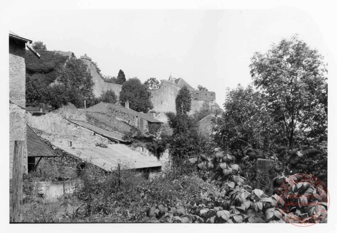 Vue d'ensemble depuis la chapelle Notre-Dame de Rodemack vers les remparts Ouest
