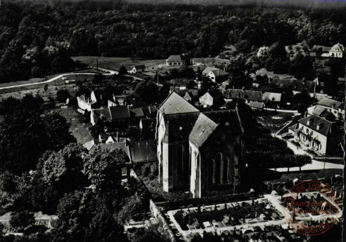 EN AVION AU-DESSUS DE.... St Jean aux Bois (Oise) - l'Eglise