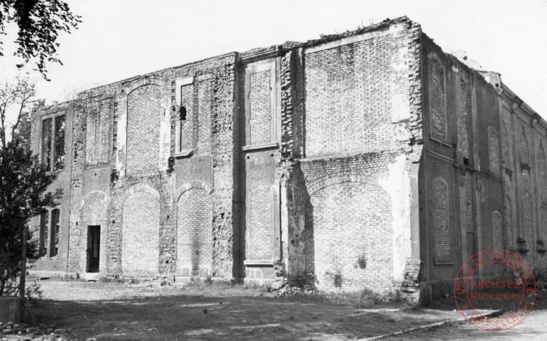 Guerre 1939-1945. La salle Saint-Maximin rue Joffre après les bombardements